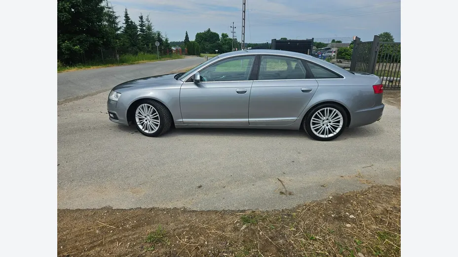 AUDI A6 -