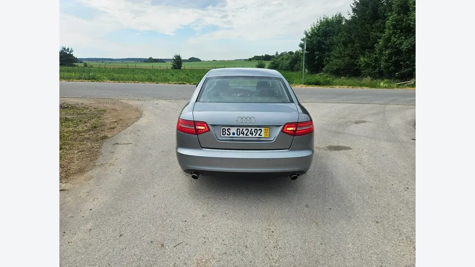 AUDI A6 -