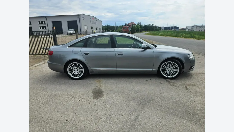 AUDI A6 -