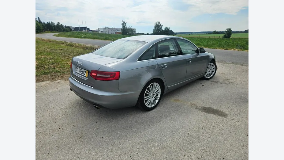 AUDI A6 -
