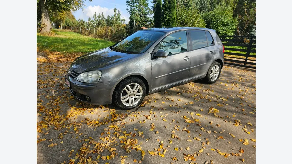 VOLKSWAGEN Golf -