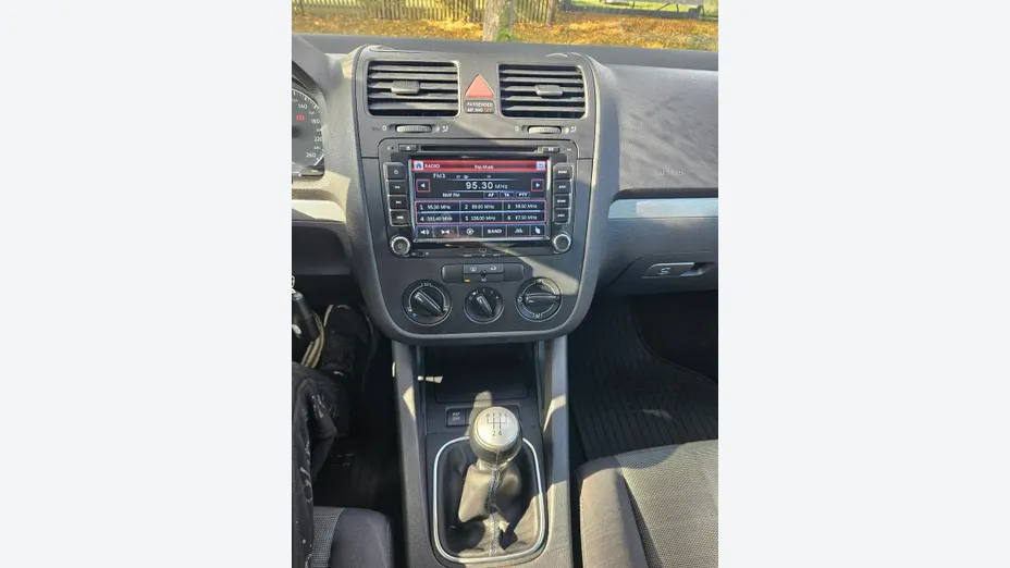 VOLKSWAGEN Golf -