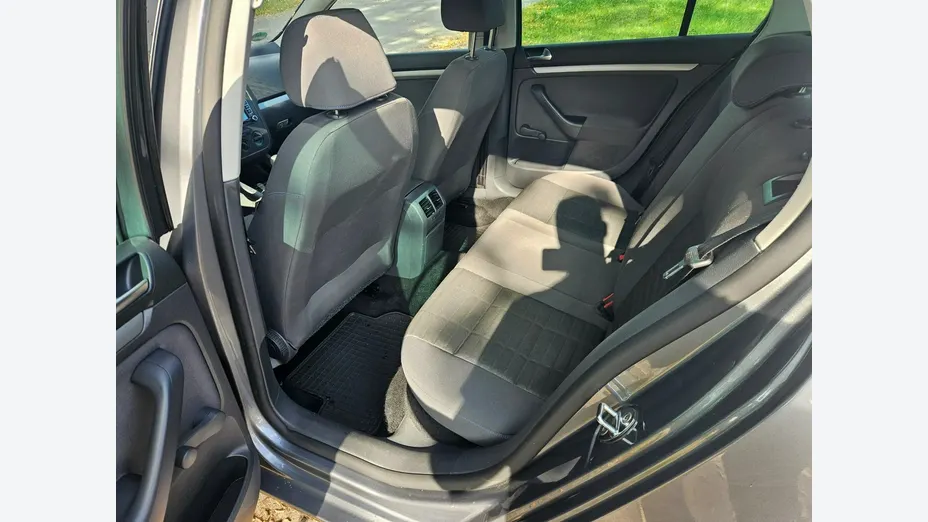 VOLKSWAGEN Golf -
