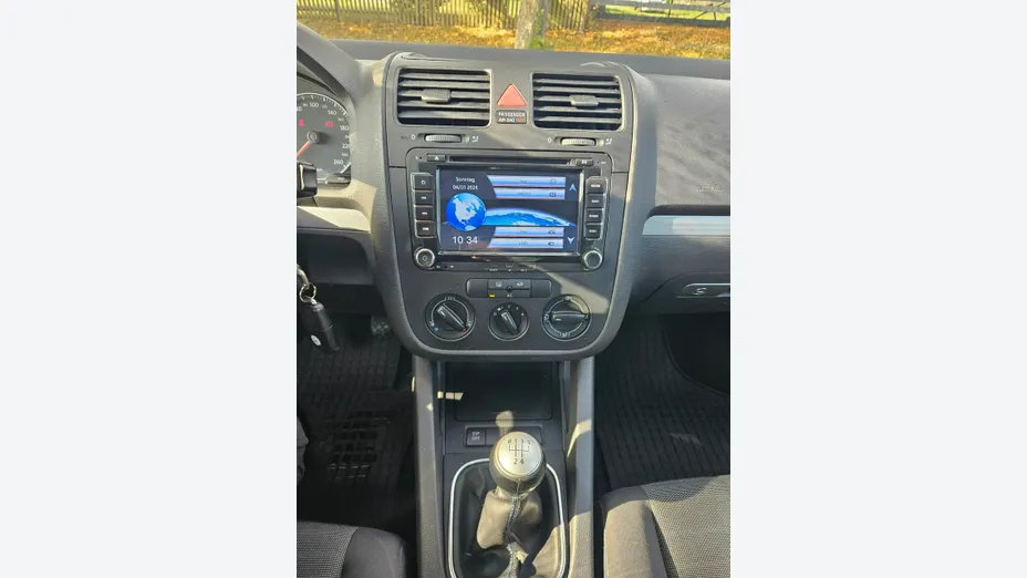 VOLKSWAGEN Golf -