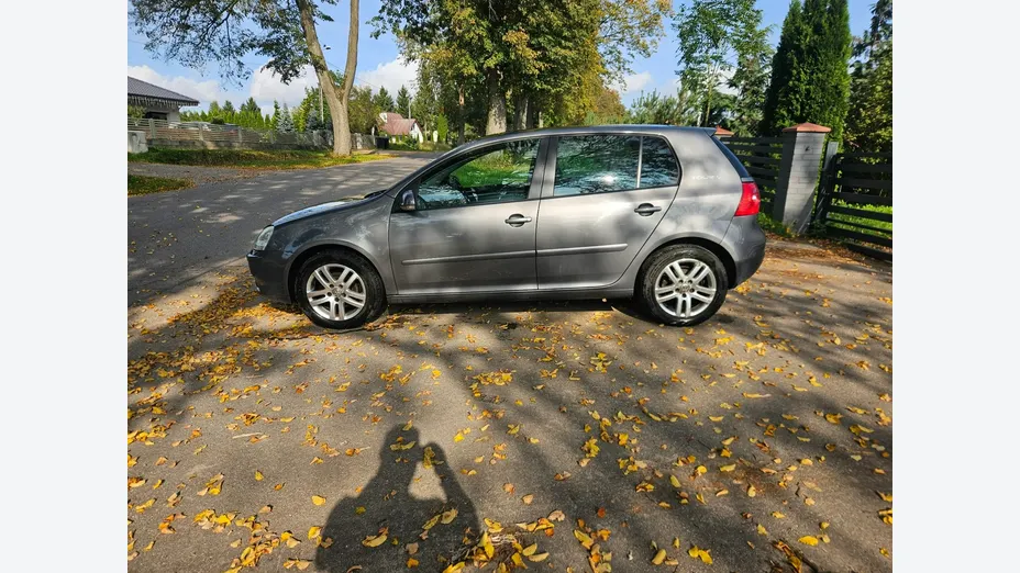VOLKSWAGEN Golf -