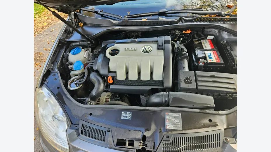 VOLKSWAGEN Golf -