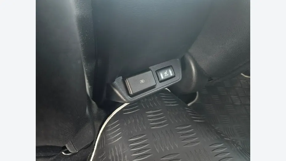 NISSAN Leaf -