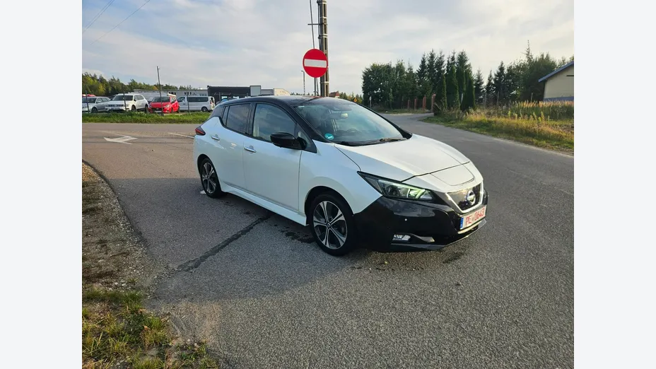NISSAN Leaf -