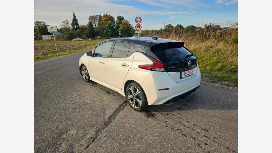NISSAN Leaf -