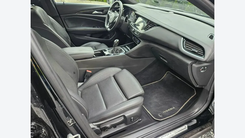 OPEL Insignia -