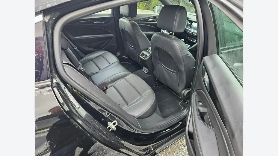 OPEL Insignia -