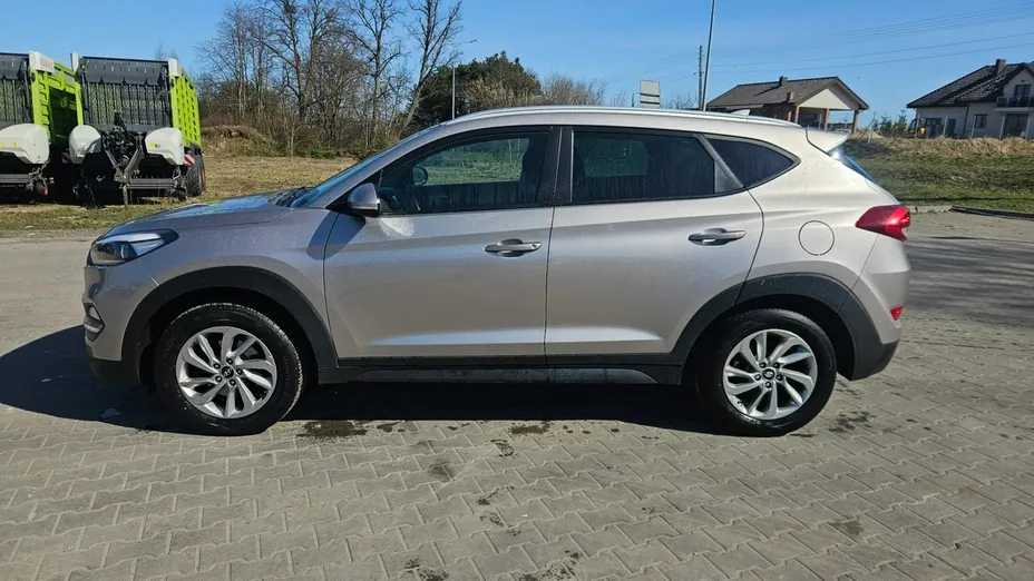 HYUNDAI Tucson -