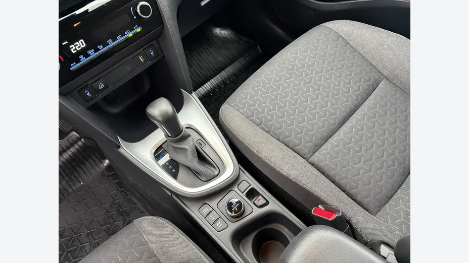 TOYOTA Yaris Cross -