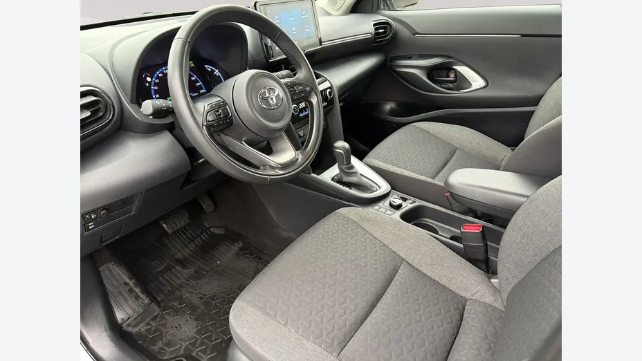 TOYOTA Yaris Cross -