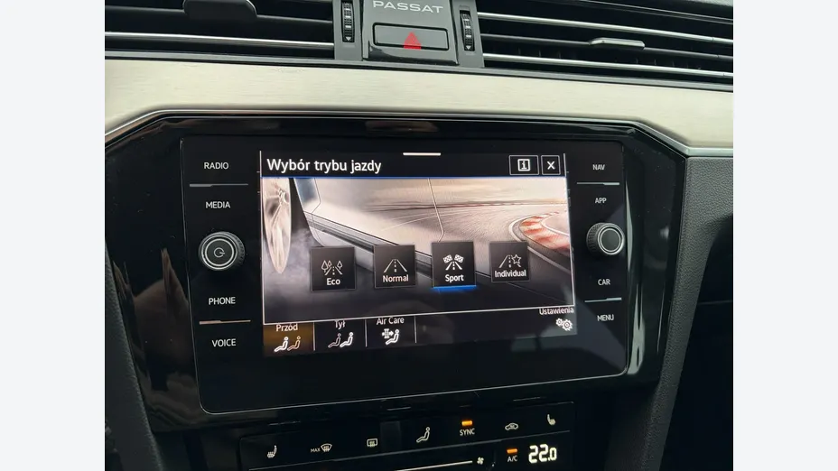 VOLKSWAGEN Passat -