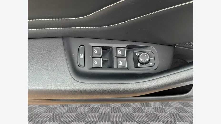 VOLKSWAGEN Passat -