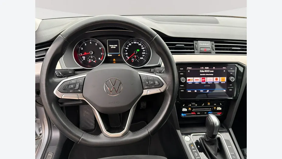 VOLKSWAGEN Passat -