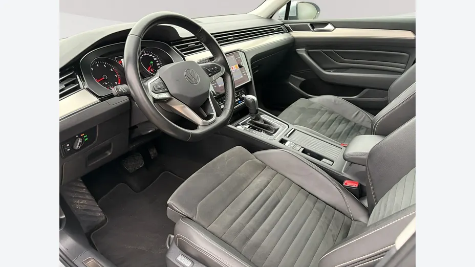 VOLKSWAGEN Passat -