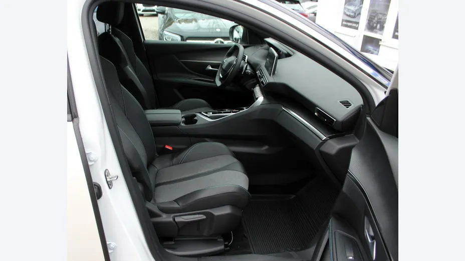 PEUGEOT 5008 -