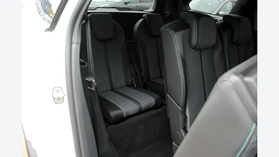 PEUGEOT 5008 -