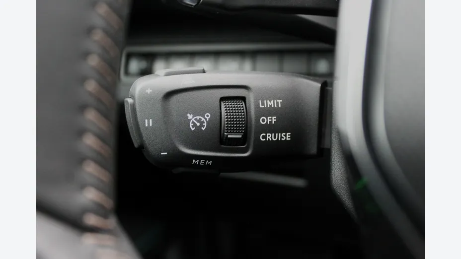 PEUGEOT 5008 -