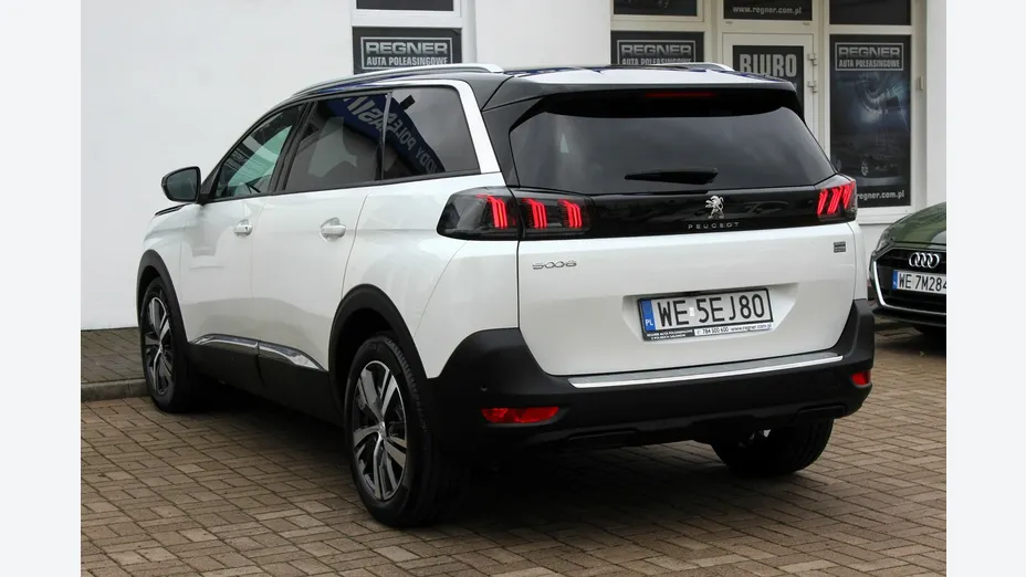 PEUGEOT 5008 -