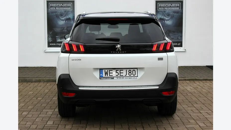 PEUGEOT 5008 -