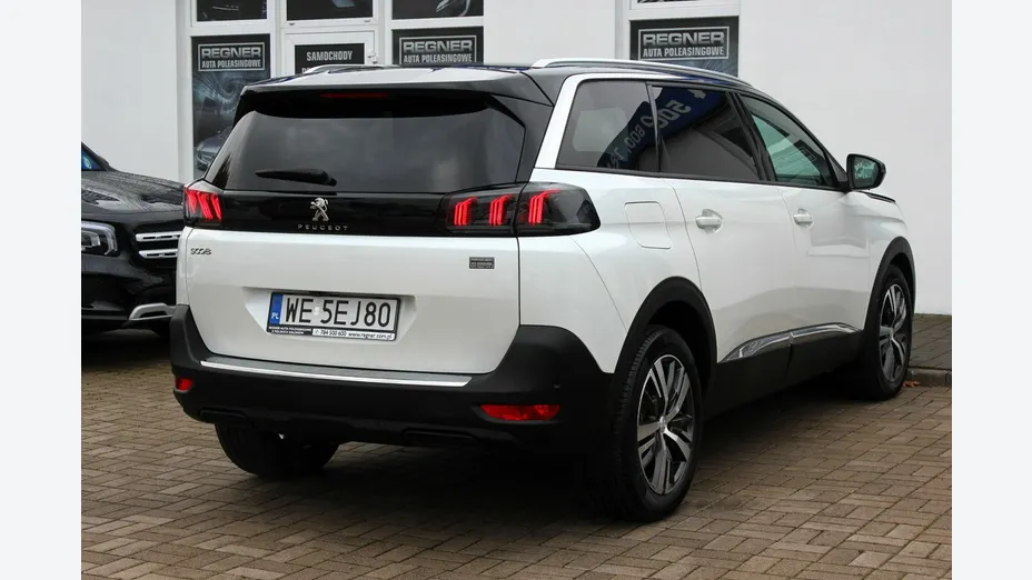 PEUGEOT 5008 -