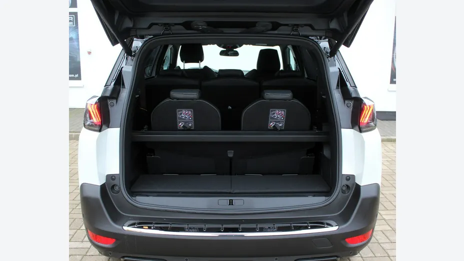 PEUGEOT 5008 -
