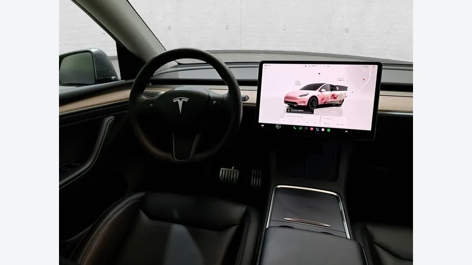 TESLA Model Y -