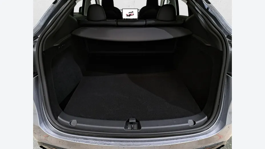 TESLA Model Y -
