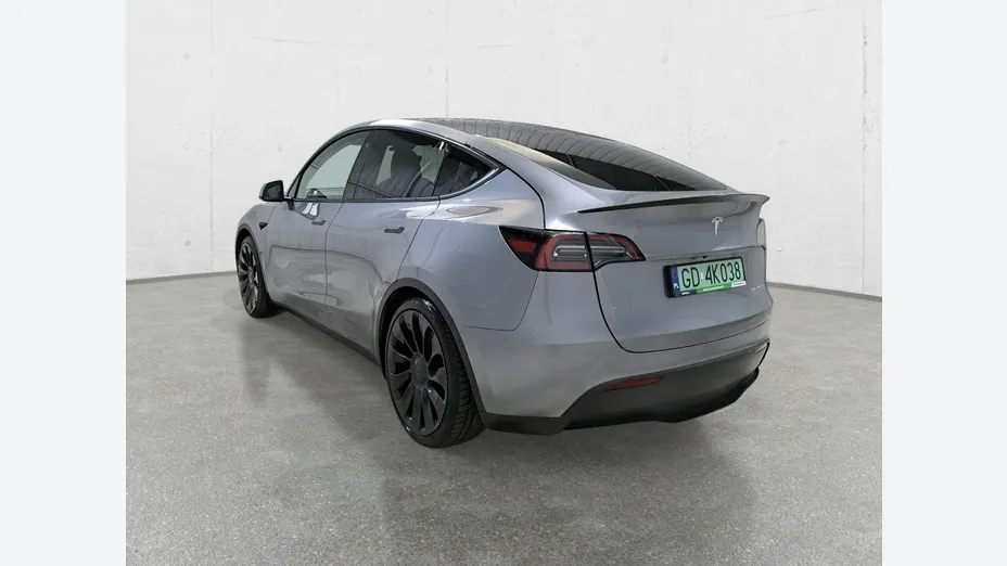 TESLA Model Y -