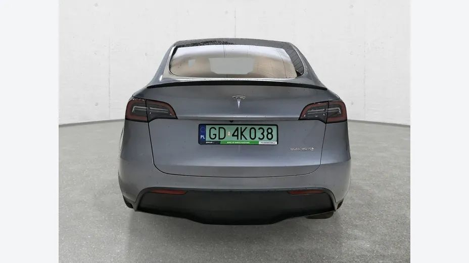 TESLA Model Y -