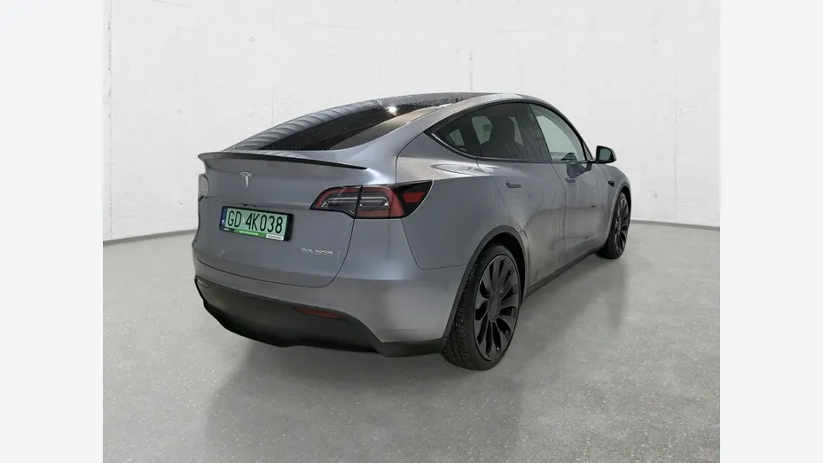 TESLA Model Y -
