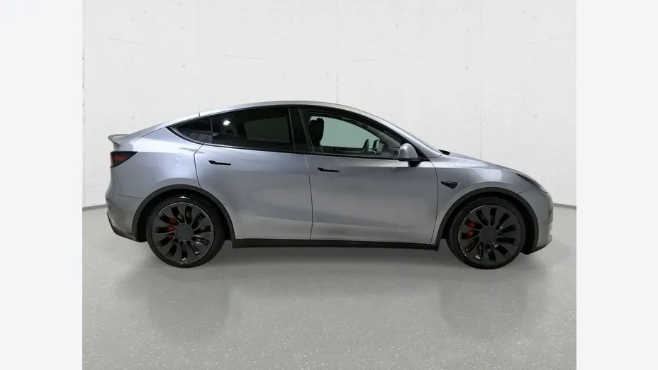 TESLA Model Y -