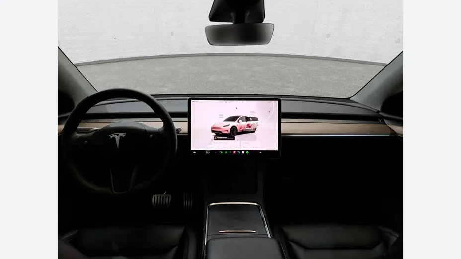 TESLA Model Y -