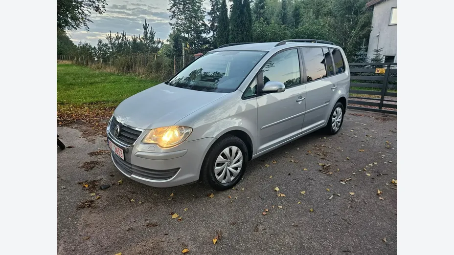 VOLKSWAGEN Touran -