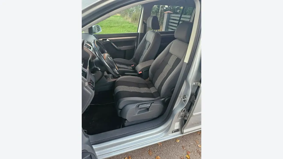 VOLKSWAGEN Touran -