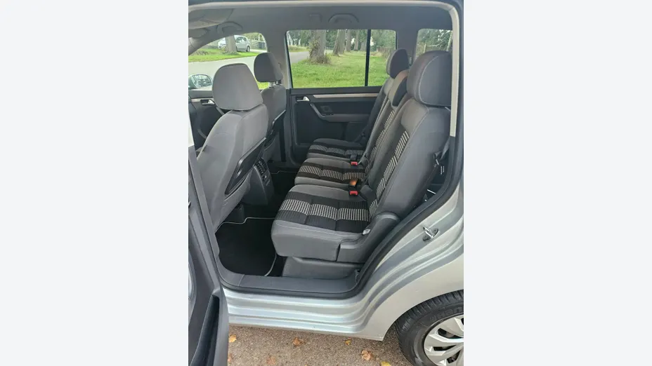 VOLKSWAGEN Touran -