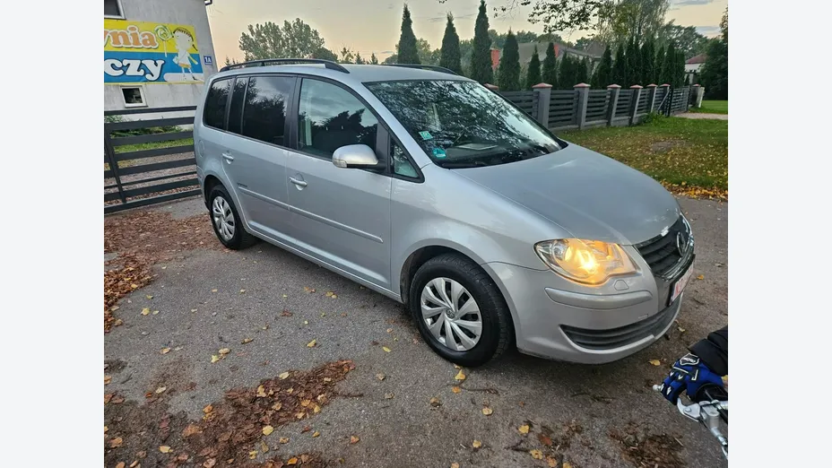VOLKSWAGEN Touran -