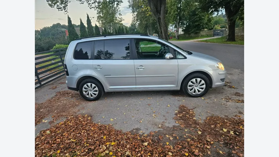 VOLKSWAGEN Touran -