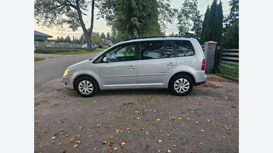 VOLKSWAGEN Touran -