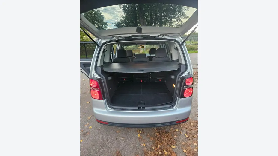 VOLKSWAGEN Touran -