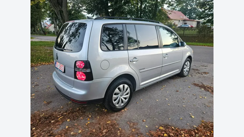 VOLKSWAGEN Touran -