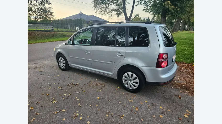 VOLKSWAGEN Touran -
