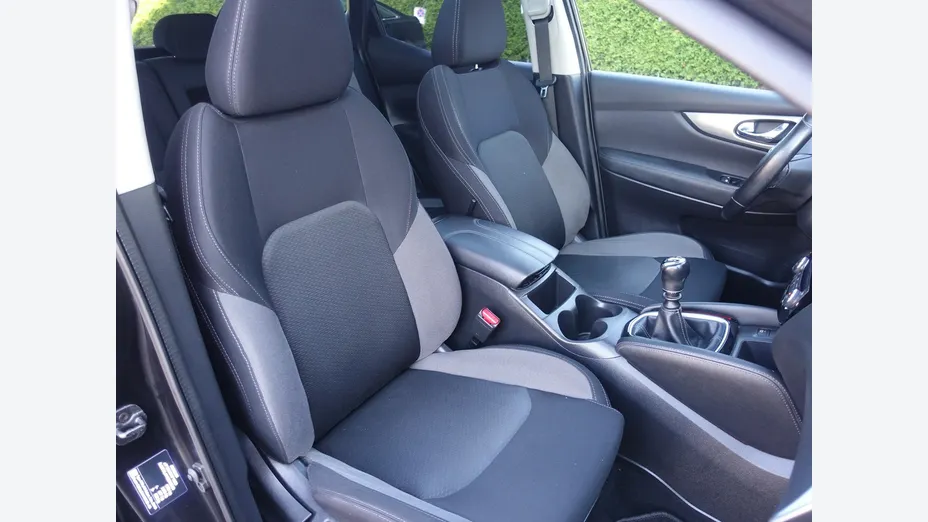 NISSAN Qashqai -
