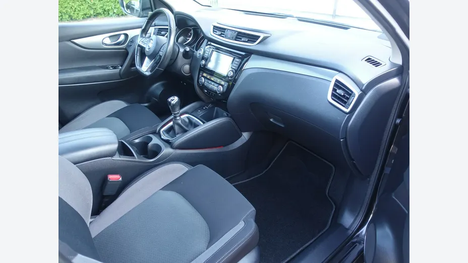 NISSAN Qashqai -