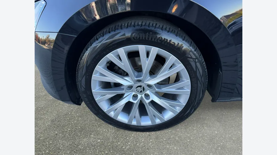 SKODA Superb -