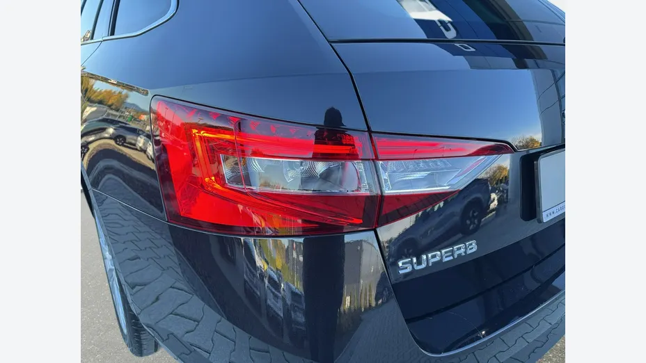 SKODA Superb -