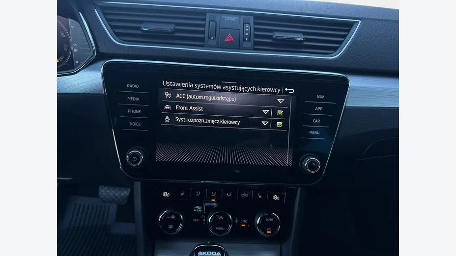 SKODA Superb -